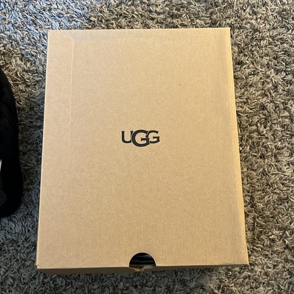 Uggs Fluff Slides - Picture 5 of 8